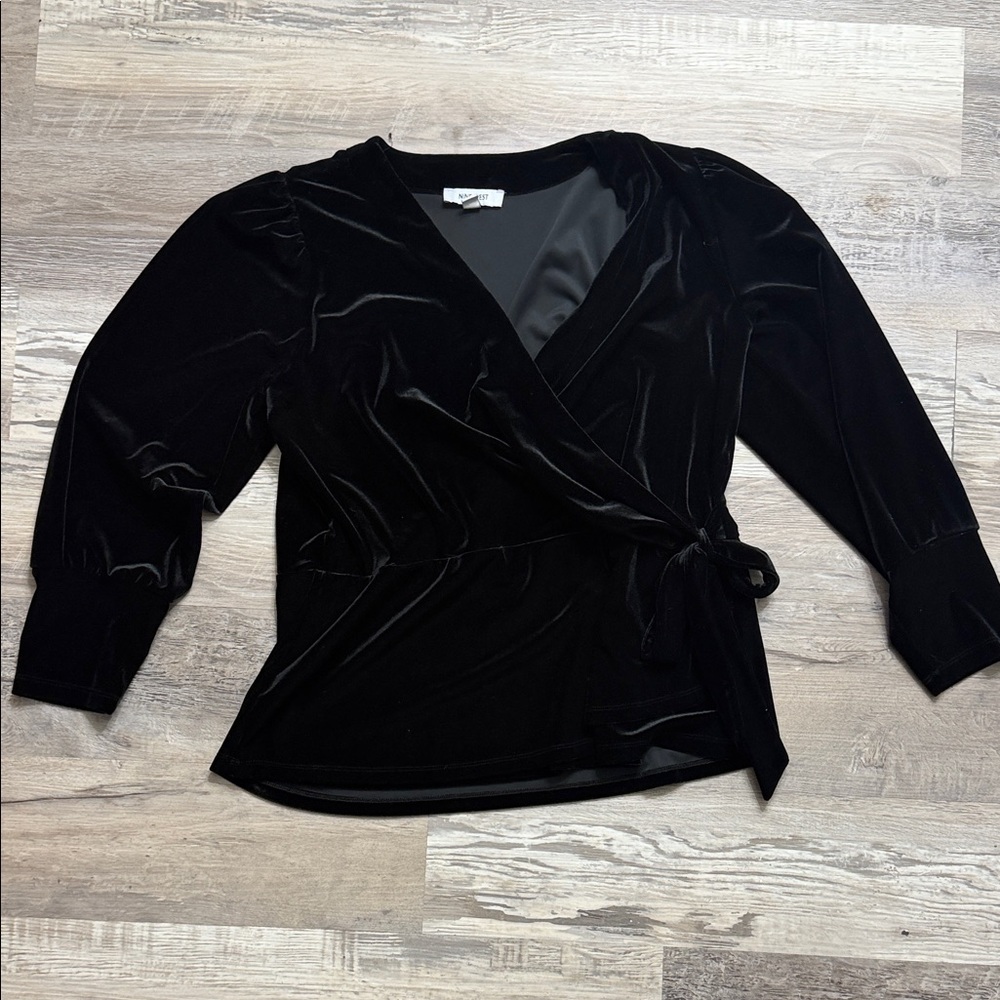 Nine West black velvet like faux wrap blouse DL